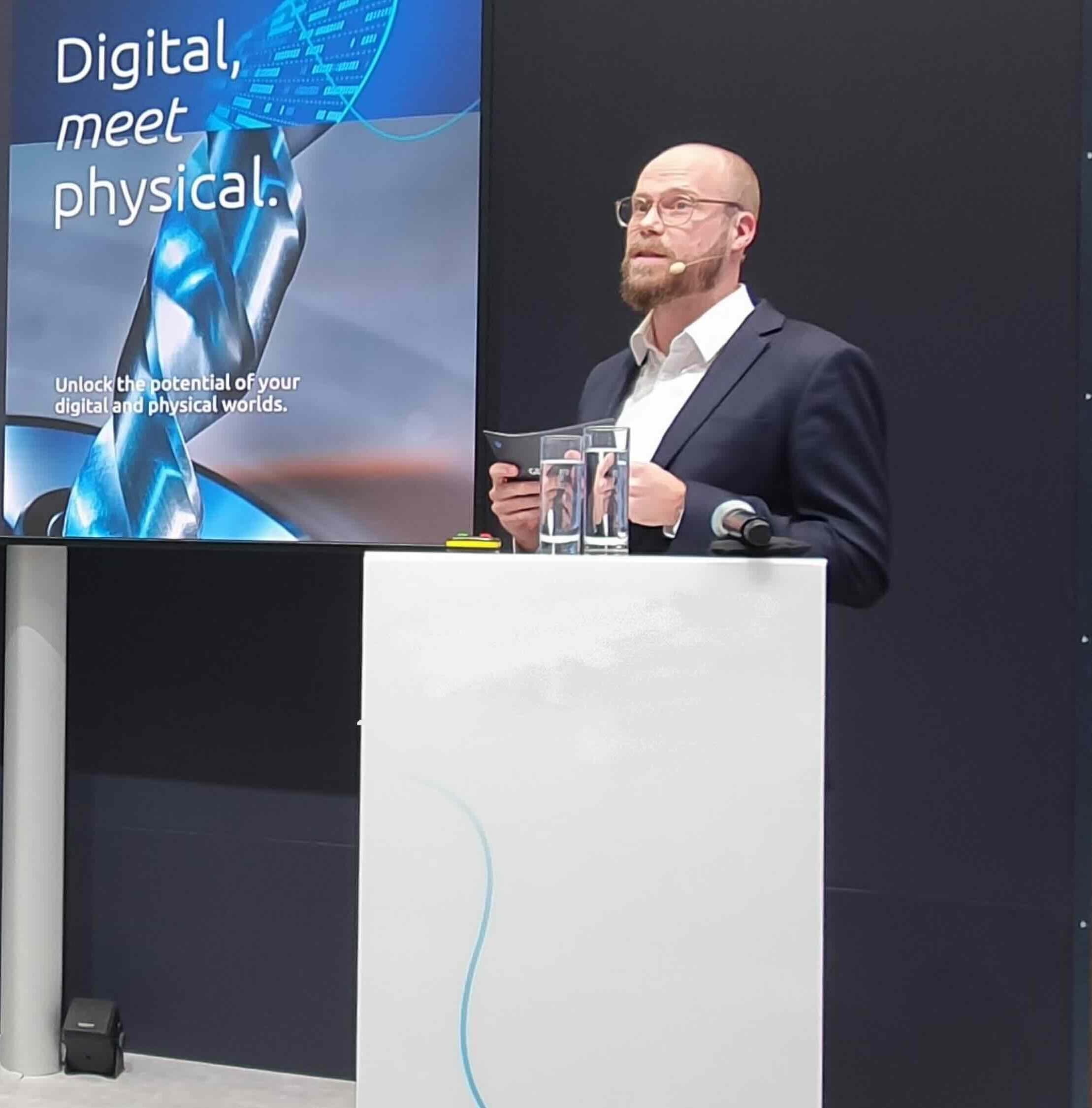 Christian V\u00f6ll speaking